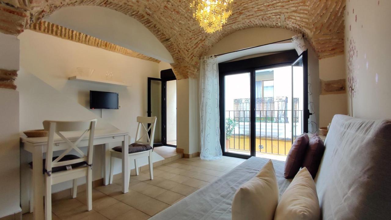 Apartamentos Turisticos Encanto Cáceres Exterior photo